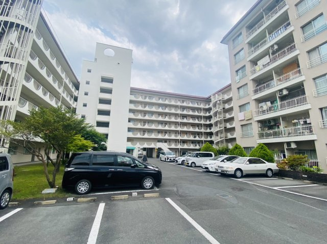 西京極大門ハイツの駐車場