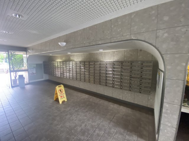 西京極大門ハイツのエントランス