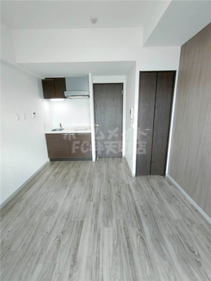 【居間・リビング】 | L-FLORA此花 | こちらのリビングで趣味の時間をお楽しみください