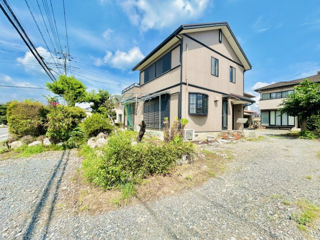 伊勢崎市堀下町の前面道路含む現地写真|駐車スペースを確保しつつ家庭菜園なども！