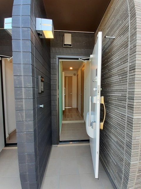 マリオ葛島　Ａの玄関|玄関