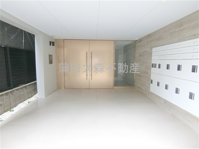 プラティーク蒲田のエントランス|防犯カメラTVモニター付オートロック宅配BOXメールBOX エントランス　