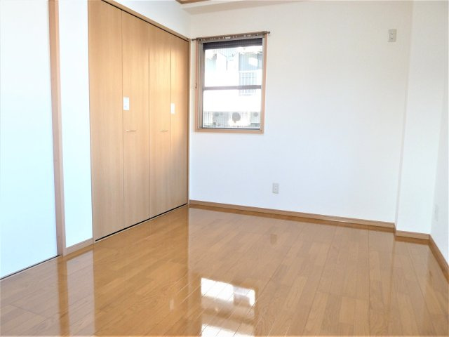 ニューライフ前原の洋室