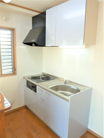 ニューライフ前原のキッチン|２口ガスコンロシステムキッチンでお料理もらくらくです