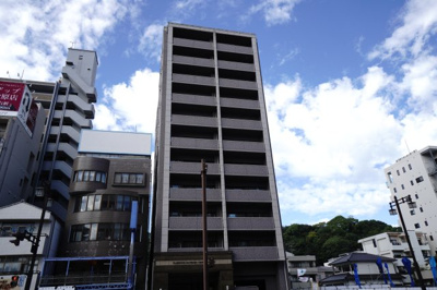 【外観】 | 【上質リフォーム】フローレンス段原センターコート | 【耐震性】
耐震性の高さを判断するポイントは、
建築確認申請日が1981年6月1日以降の
新耐震基準に適合しているかどうか。
震度６程度の大地震でも
建物が崩壊しないレベルが基準になりました。