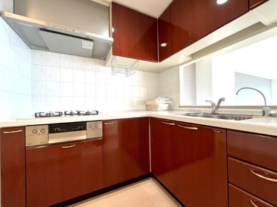 【キッチン】 | ファーストタワー大津ＭＡＲＹ | お手入れも簡単にできるなど、毎日を楽しくするキッチンスペースに仕上げました

