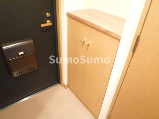 神戸市中央区雲井通４丁目の賃貸マンションの玄関