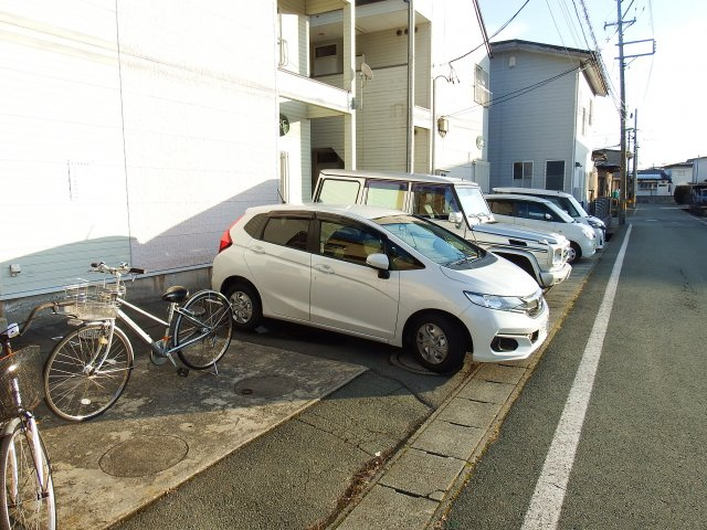 クレールⅠの駐車場