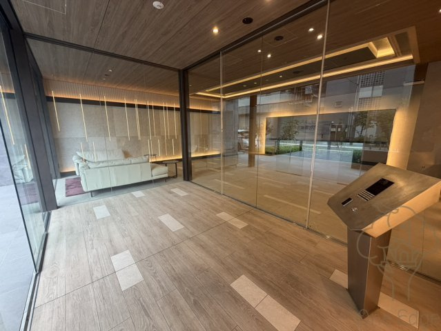 スプランディッド新大阪VIのエントランス