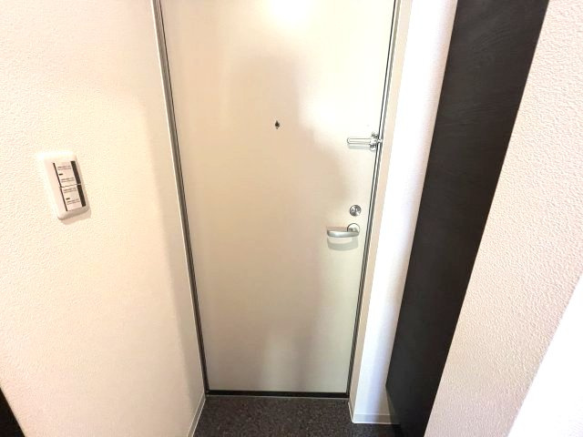 ジーメゾン寝屋川秦町ルシェールの玄関