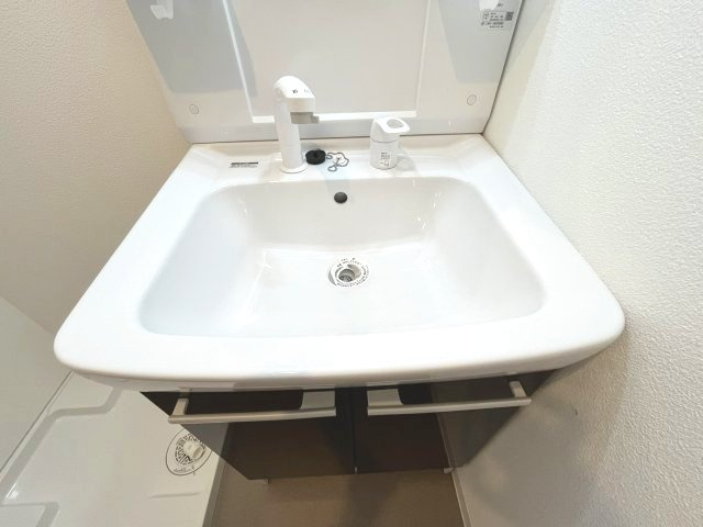 ジーメゾン寝屋川秦町ルシェールの独立洗面台