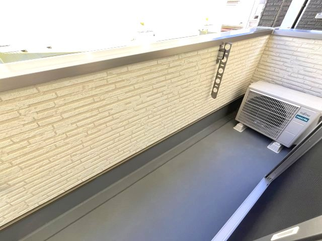 ジーメゾン寝屋川秦町ルシェールのバルコニー