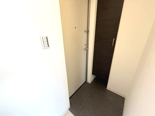 ジーメゾン寝屋川秦町ルシェールの玄関
