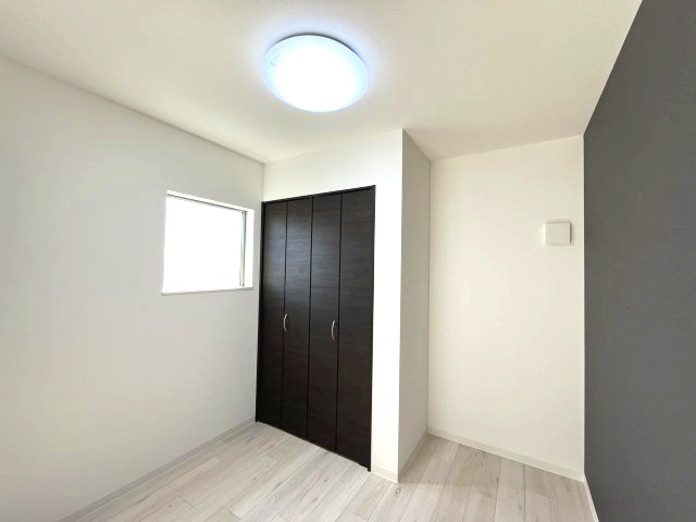ジーメゾン寝屋川秦町ルシェールの洋室