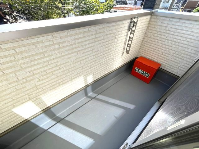 ジーメゾン寝屋川秦町ルシェールのバルコニー