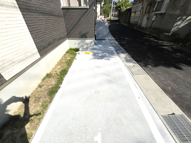 ジーメゾン寝屋川秦町ルシェールの駐車場