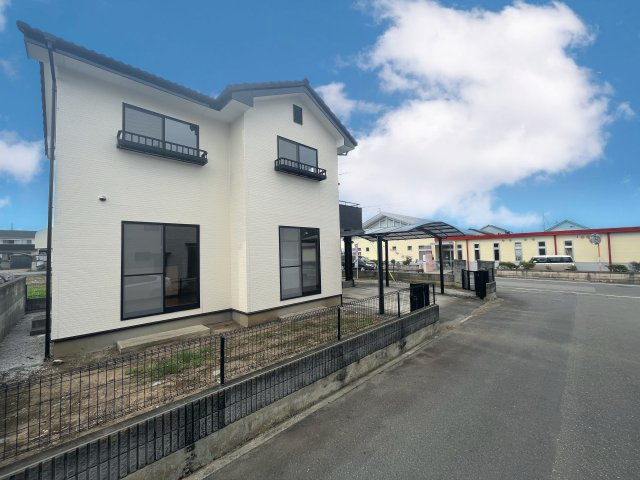 伊勢崎市田部井町の前面道路含む現地写真|閑静な住宅街で駐車が苦手な方にもオススメです◎