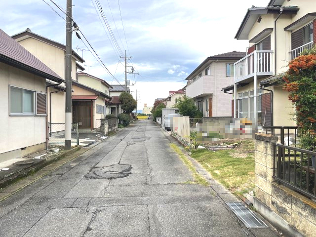 佐波郡玉村町大字藤川　中古680の前面道路含む現地写真