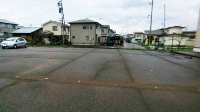 ロイヤルタウン寺町 貮番館の駐車場