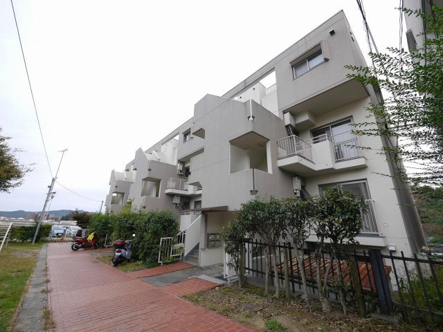 鈴蘭泉台第二住宅5号棟の外観