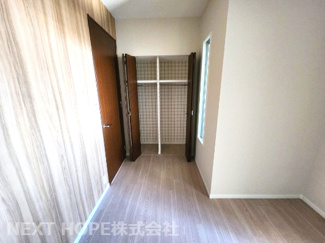 【収納】 | レスタージュ伊丹サーフアライブ | 洋室7.3帖のクローゼットです♪たくさんのお洋服・小物が収納できます！室内を有効に使用していただけます！！