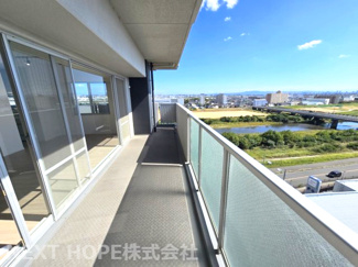 【バルコニー】 | レスタージュ伊丹サーフアライブ | L字型のバルコニーです♪こちらは南側のバルコニーです！日当たり良好です！！