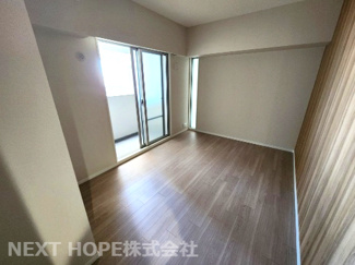 【洋室】 | レスタージュ伊丹サーフアライブ | 洋室7.3帖です♪専用バルコニーが有り、室内大変明るく開放的です！