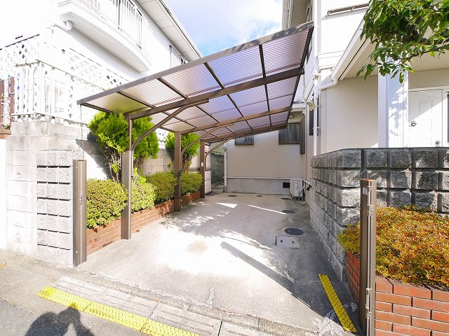 ひかりが丘戸建貸家の駐車場