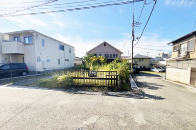 【前面道路含む現地写真】 | 宇治市木幡南端　土地 | 銀行5分、スーパー徒歩7分にあり生活便利地。スーパーが近くにあると買い忘れがあった場合でも直ぐに買いに行くことができ助かりますね(^^♪