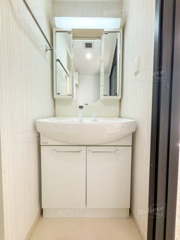 エルグランドパティオ壱番館の洗面所|明るい洗面所です★