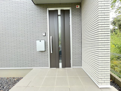 【玄関】 | 値下げ一条工務店施工　築浅、未使用　住宅