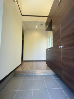 【玄関】 | 値下げ一条工務店施工　築浅、未使用　住宅