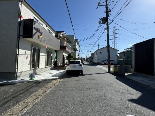 三郷市高州１丁目新築戸建【高州東小学校：10分】の前面道路含む現地写真|南側前面道路・幅員約6.2ｍ