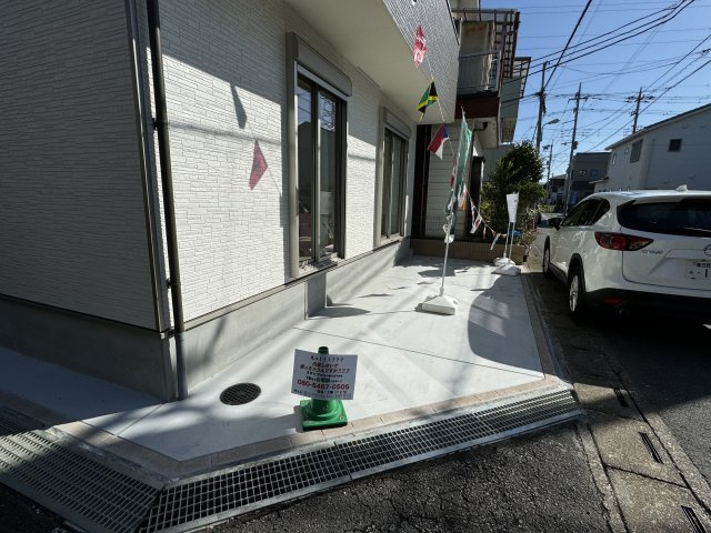 三郷市高州１丁目新築戸建【高州東小学校：10分】の駐車場|駐車スペース完備