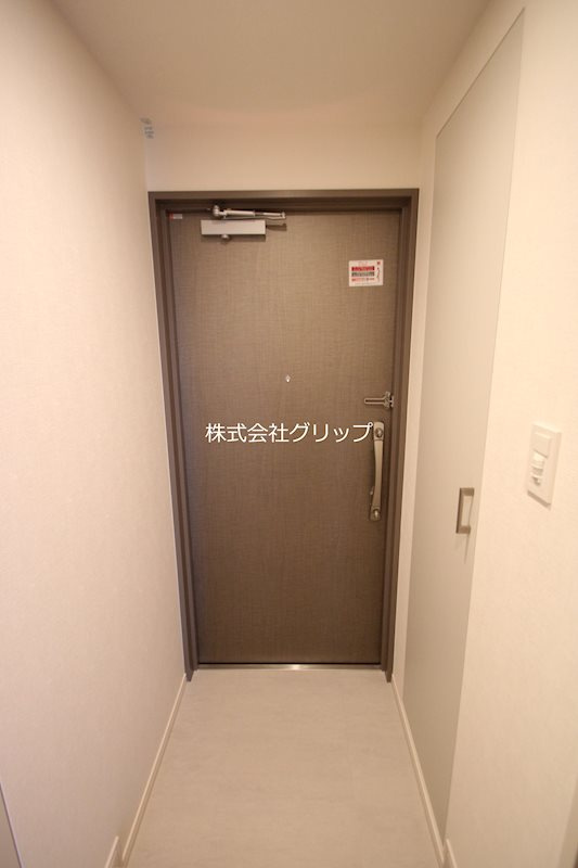 パークアクシス横浜阪東橋の玄関