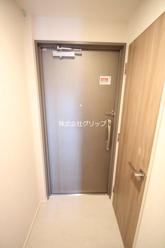 パークアクシス横浜阪東橋の玄関