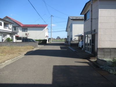 【前面道路含む現地写真】 | 能代市竹生笹ノ台・売地