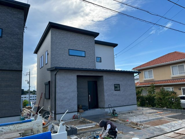 ピークス山の田中央