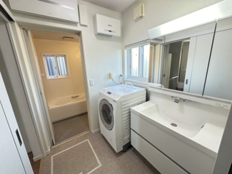 【独立洗面台】 | 茂原市東郷　中古戸建 | 外壁塗装歴あり（2022年4月）水被害等なし（2024年10月現）
車種により多数台駐車可能