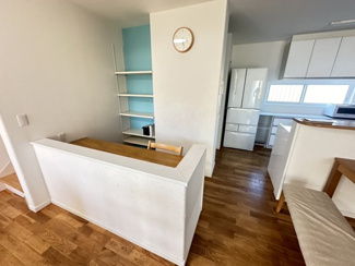 【居間・リビング】 | 茂原市東郷　中古戸建 | 外壁塗装歴あり（2022年4月）水被害等なし（2024年10月現）
車種により多数台駐車可能