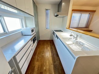 【キッチン】 | 茂原市東郷　中古戸建 | 外壁塗装歴あり（2022年4月）水被害等なし（2024年10月現）
車種により多数台駐車可能