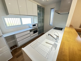 【キッチン】 | 茂原市東郷　中古戸建 | 外壁塗装歴あり（2022年4月）水被害等なし（2024年10月現）
車種により多数台駐車可能