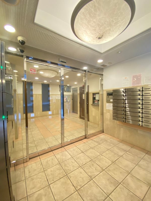 大阪市中央区内淡路町３丁目の賃貸マンションのロビー|ゆとりのあるロビーです