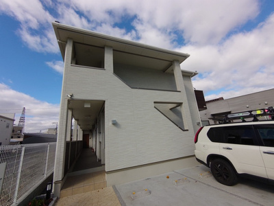 【エントランス】 | クレスト | 明るい入り口です。