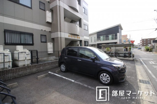 【駐車場】