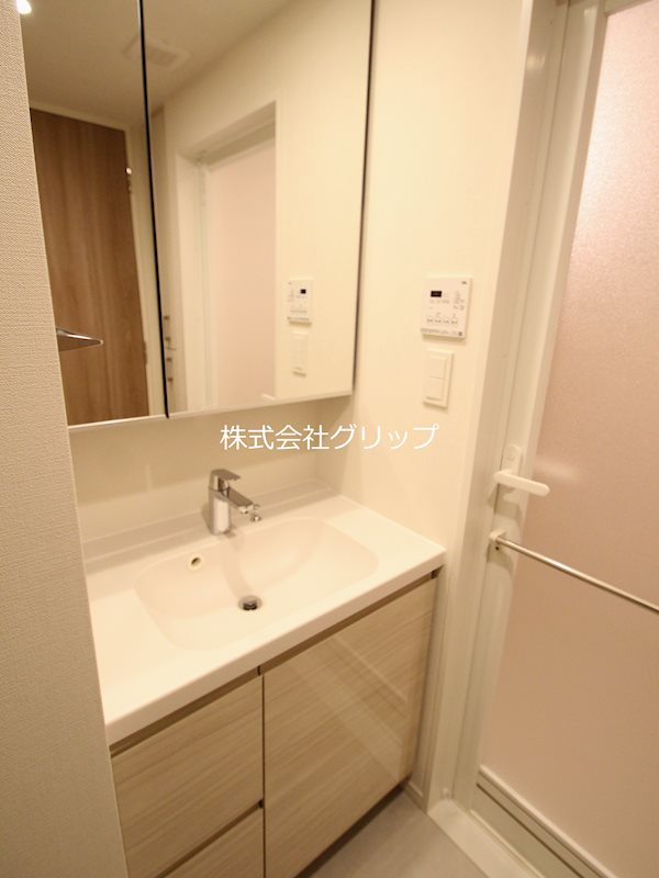 パークアクシス横浜阪東橋の独立洗面台