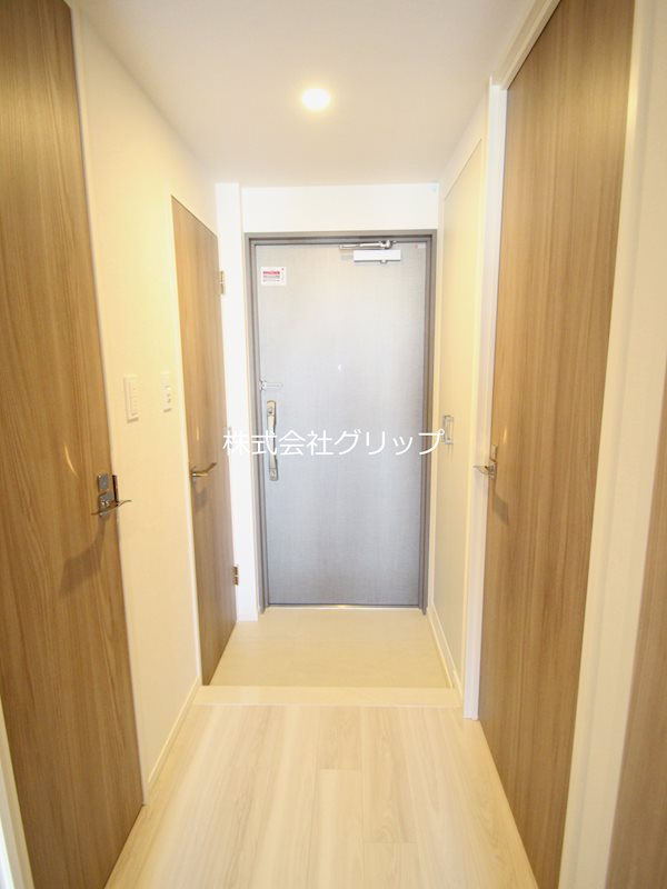 パークアクシス横浜阪東橋の玄関