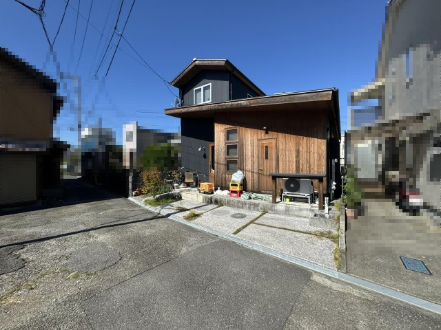 高知市 水源町　中古住宅の駐車場