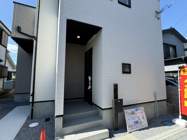 三郷市上口１丁目新築戸建【彦成小学校：10分】のエントランス|エントランス・玄関ポーチ