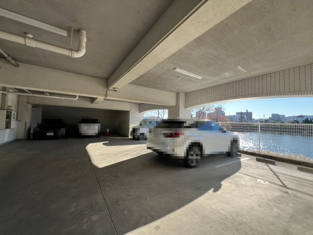 コーポ・リバーサイドの駐車場